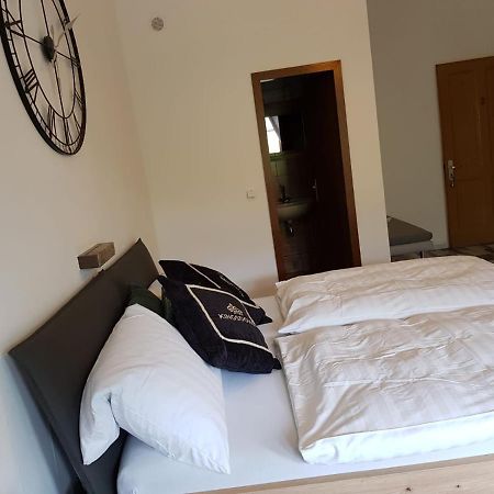Hotelzimmer Im Alten Reihenhaus Auf Der Stadtmauer Bacharach Eksteriør bilde