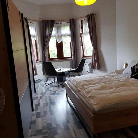 Hotelzimmer Im Alten Reihenhaus Auf Der Stadtmauer Bacharach Eksteriør bilde
