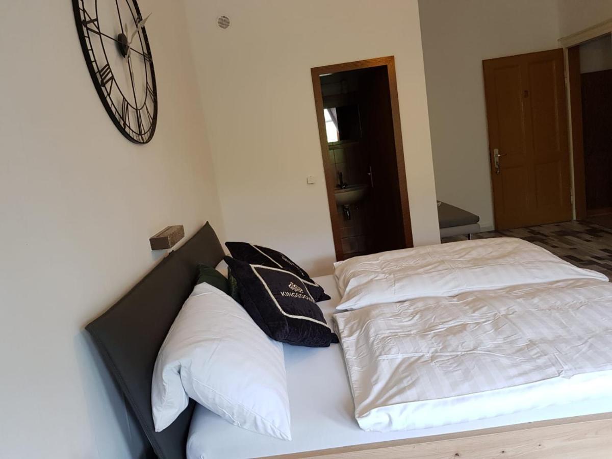 Hotelzimmer Im Alten Reihenhaus Auf Der Stadtmauer Bacharach Eksteriør bilde