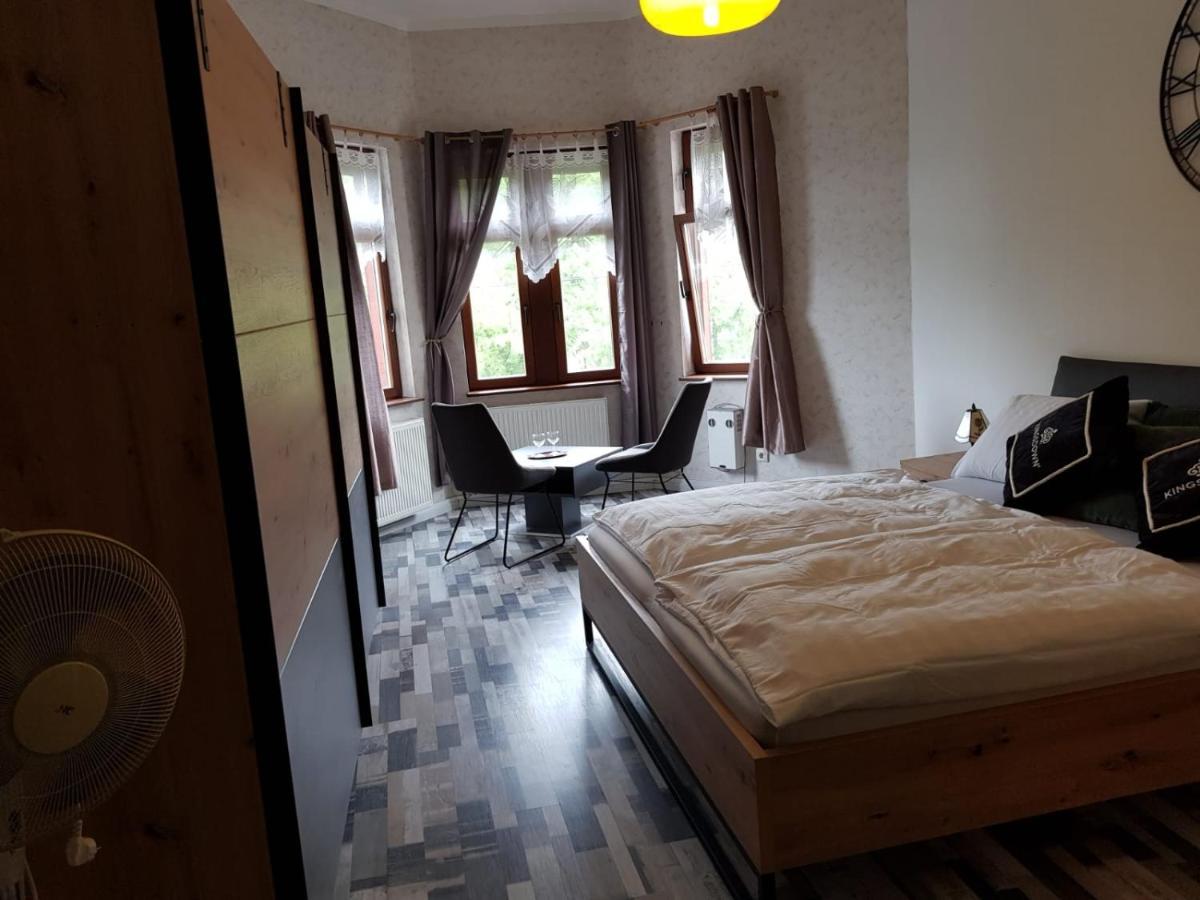 Hotelzimmer Im Alten Reihenhaus Auf Der Stadtmauer Bacharach Eksteriør bilde
